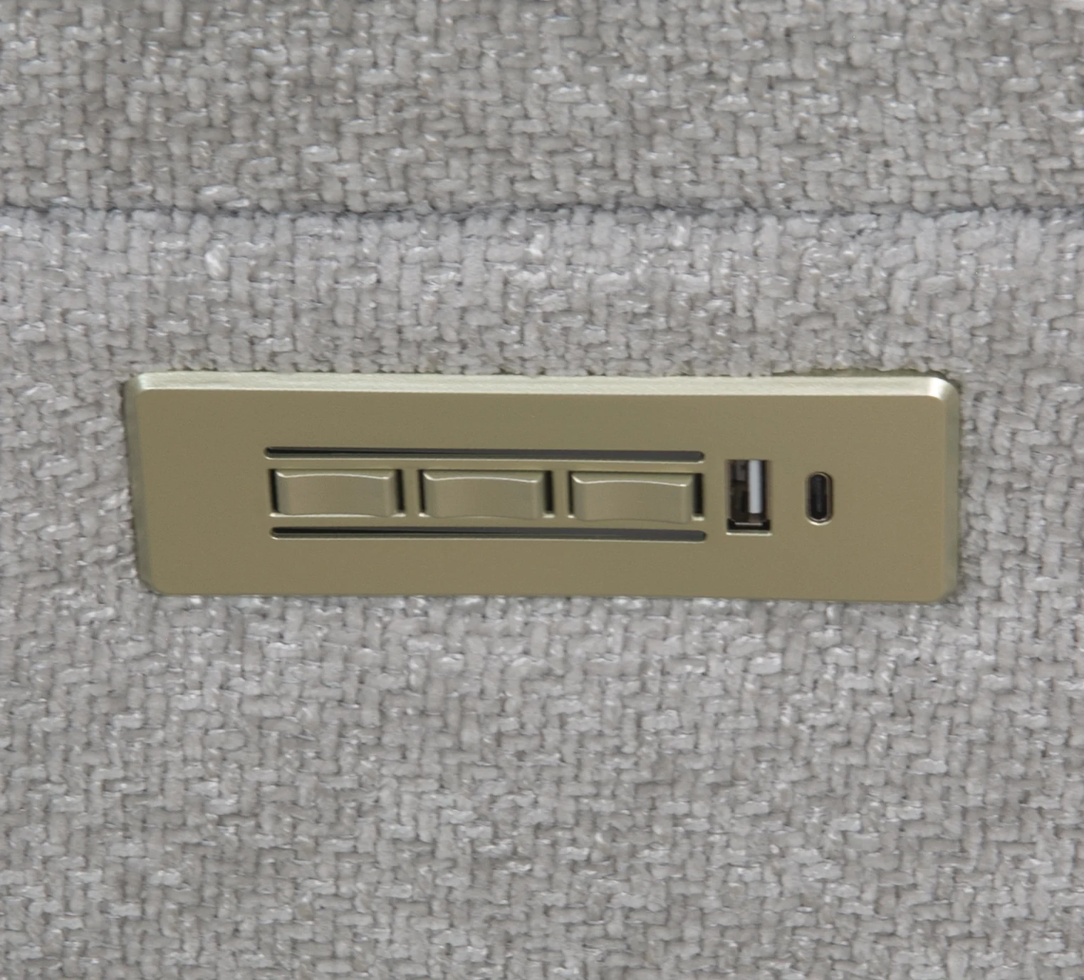 Maze Zero Gravity Triple Power Console Loveseat - Image 8