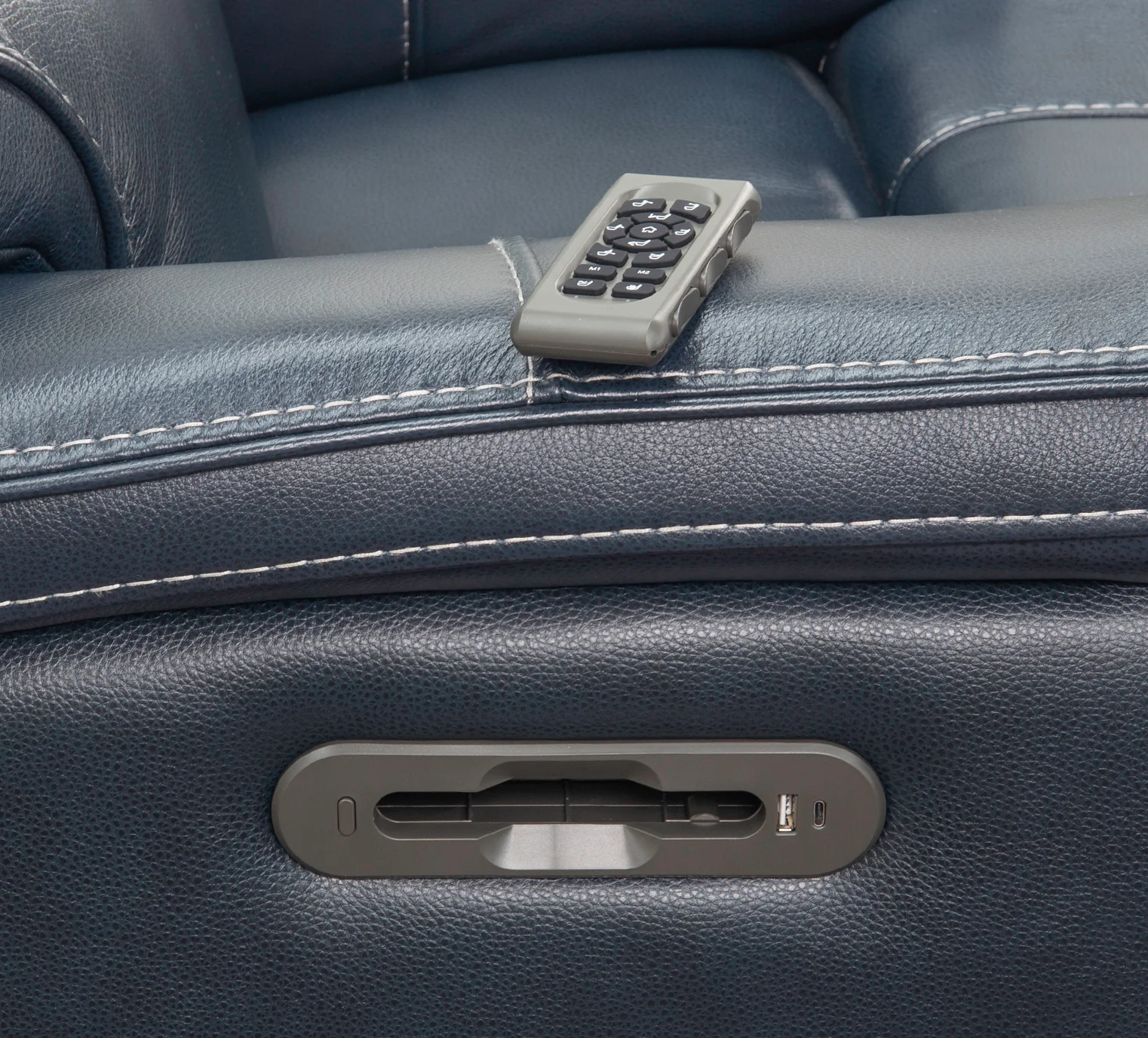 Oscar 5 Piece Leather Zero Gravity Triple Power Sectional with Left and Right Arm Facing Recliners, Armless Chair, Wedge, and Armless Recliner - Image 4