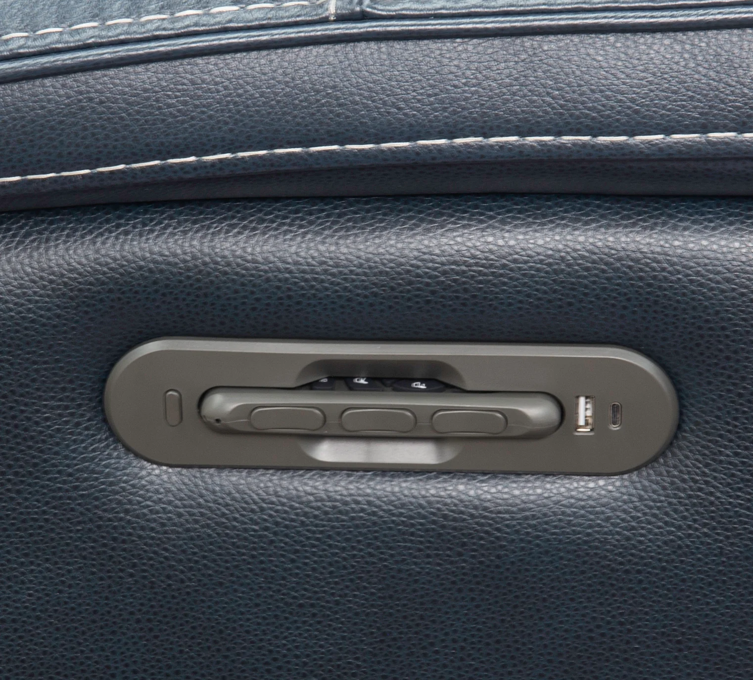 Oscar 7 Piece Leather Zero Gravity Triple Power Sectional with Left and Right Arm Facing Recliners, Armless Chair, Wedge, Armless Recliner, and 2 Storage Consoles - Image 5